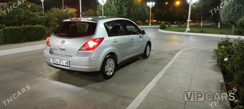 Nissan Versa, 2011