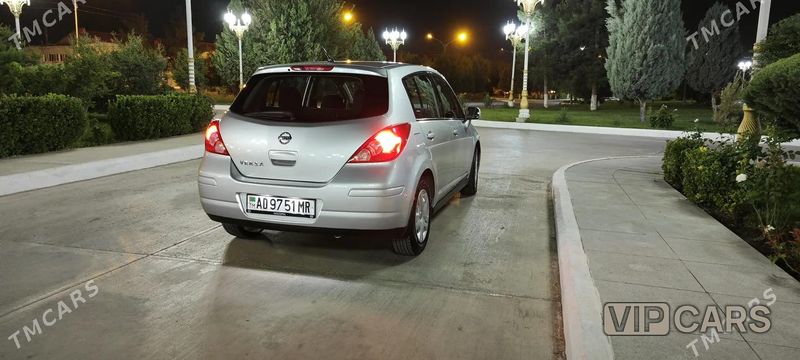 Nissan Versa, 2011