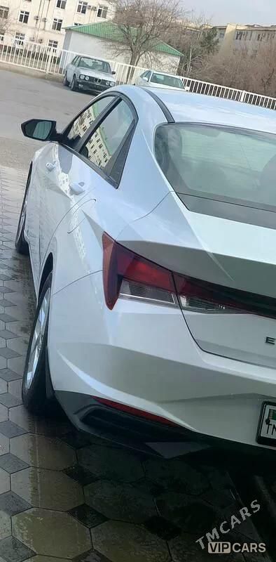 Hyundai Elantra, 2022