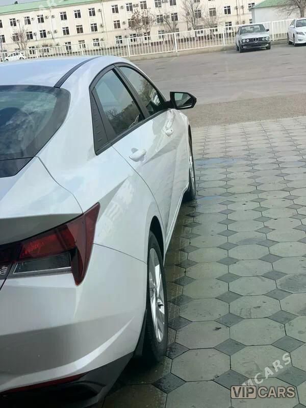 Hyundai Elantra, 2022