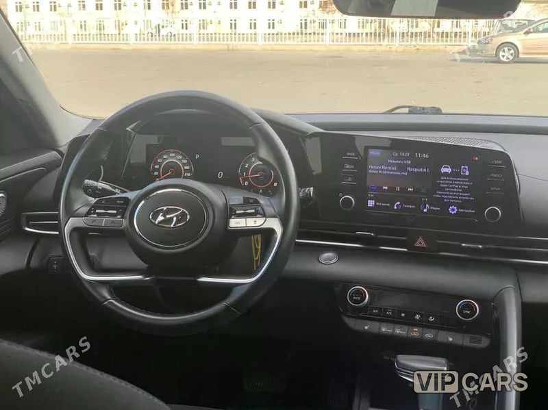 Hyundai Elantra, 2022