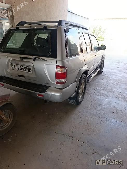Nissan Pathfinder, 2002