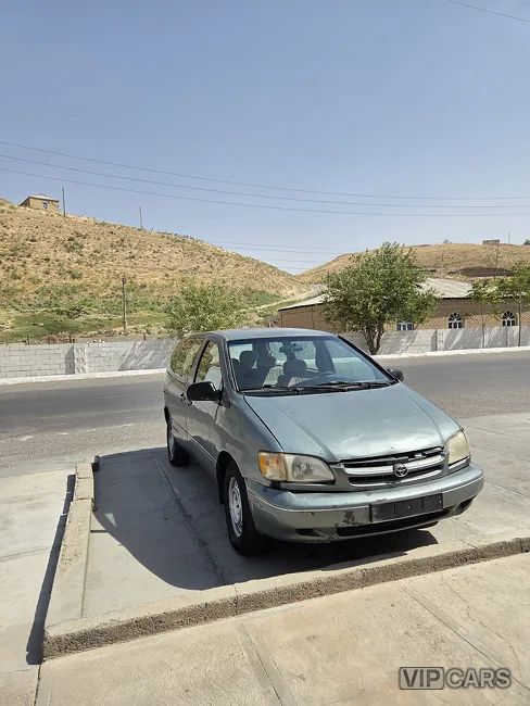 Toyota Sienna, 1999