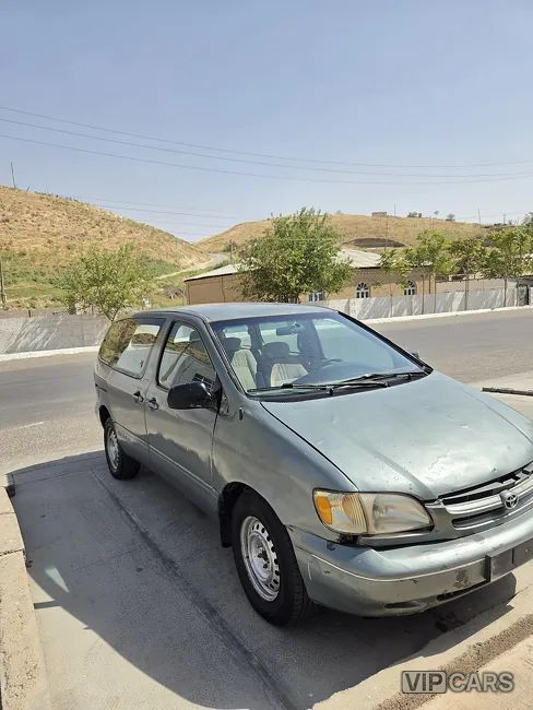 Toyota Sienna, 1999