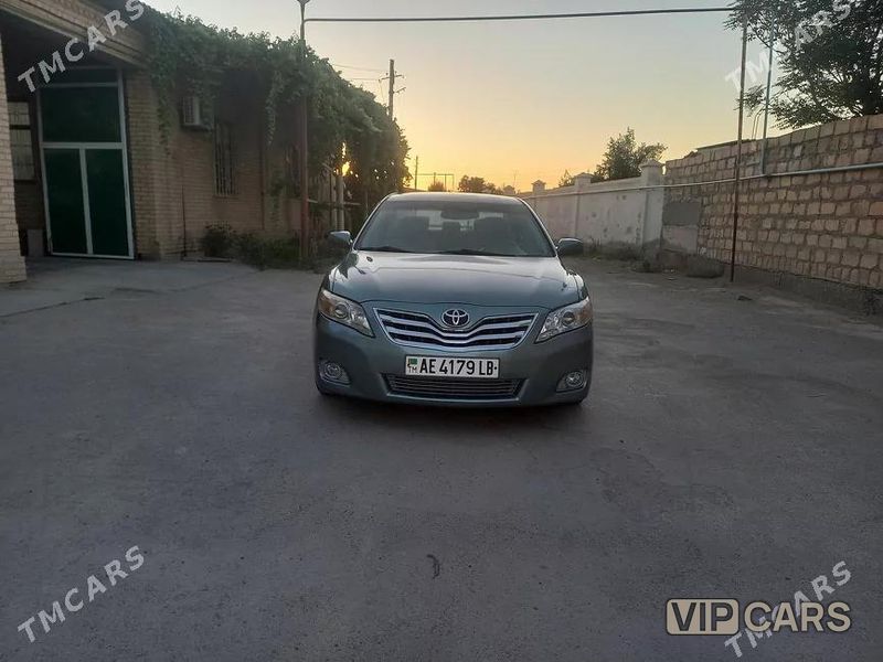 Toyota Camry, 2010