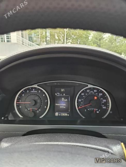 Toyota Camry, 2016