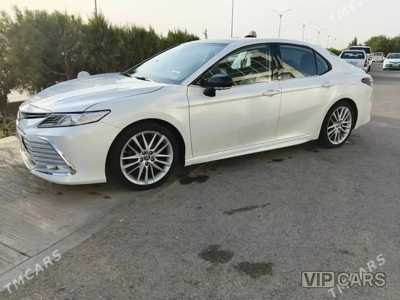 Toyota Camry, 2023 — фото 1