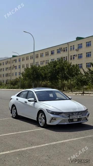 Hyundai Elantra, 2025