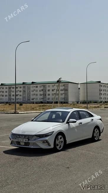 Hyundai Elantra, 2025