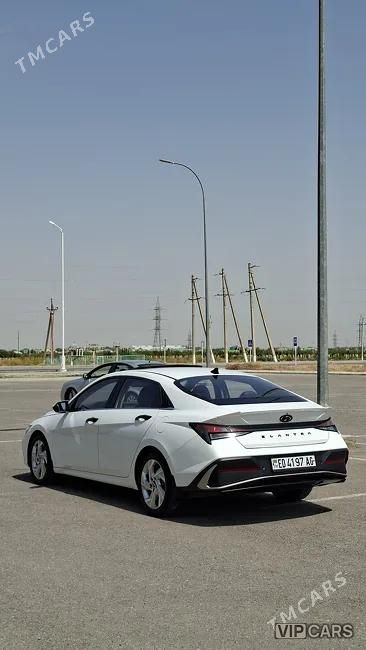 Hyundai Elantra, 2025