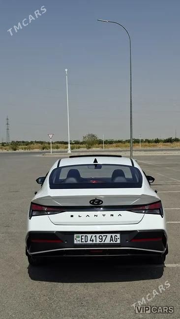 Hyundai Elantra, 2025
