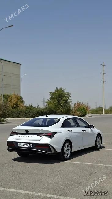 Hyundai Elantra, 2025