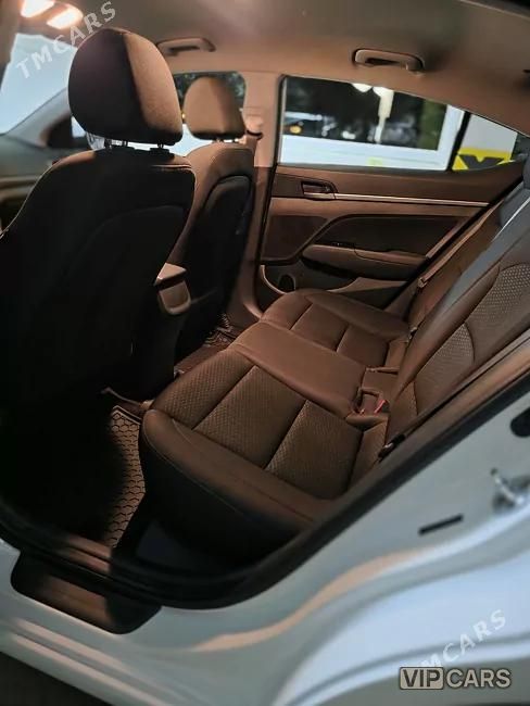 Hyundai Elantra, 2020