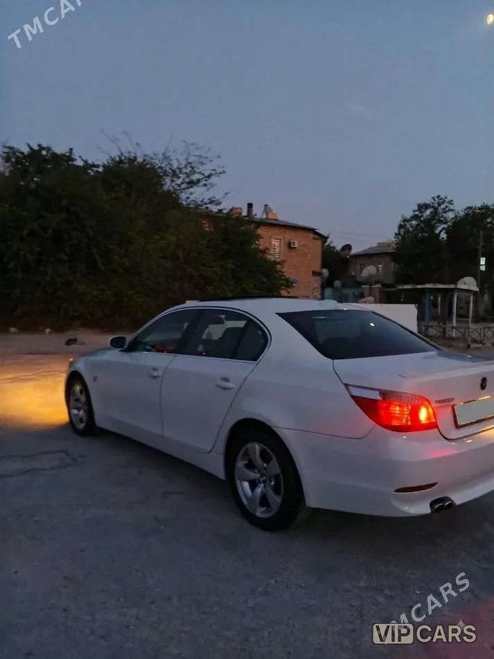 BMW E60, 2004