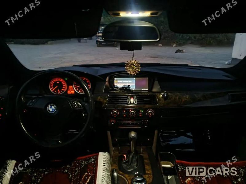 BMW E60, 2004