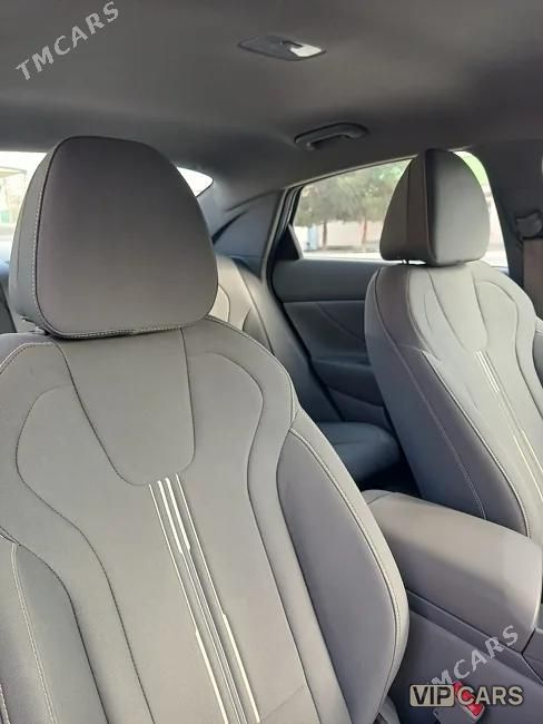 Hyundai Elantra, 2021