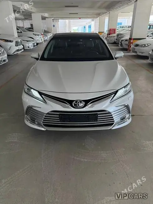 Toyota Camry, 2022 — фото 2