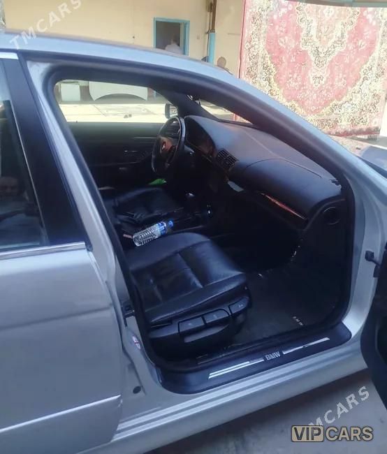 BMW E39, 2002