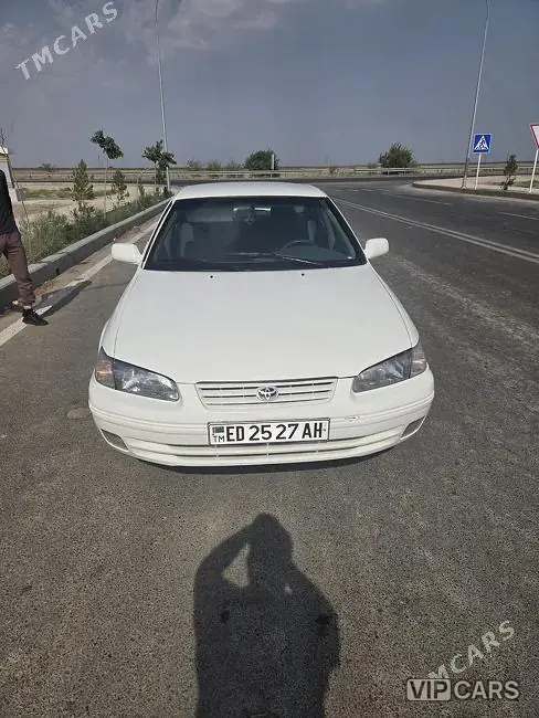 Toyota Camry, 1998 — фото 1