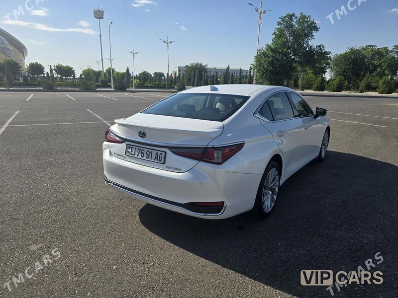 Lexus ES 250, 2021