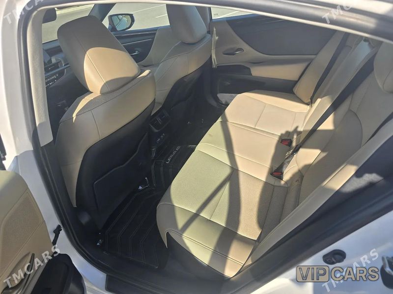 Lexus ES 250, 2021