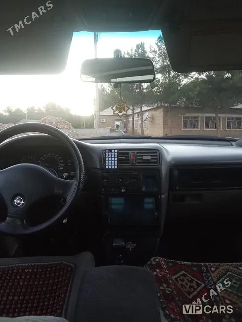 Opel Vectra, 1990