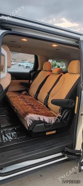 Kia Carnival, 2021