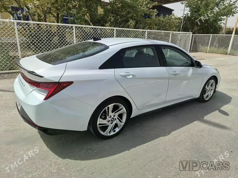 Hyundai Elantra, 2022