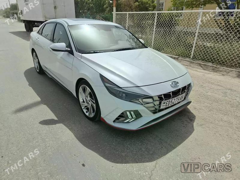 Hyundai Elantra, 2022