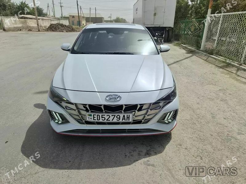 Hyundai Elantra, 2022