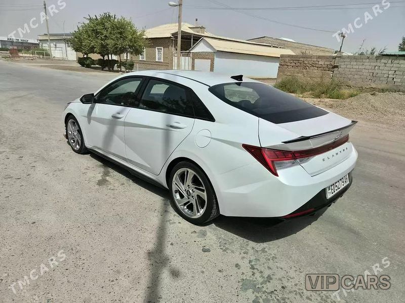 Hyundai Elantra, 2022