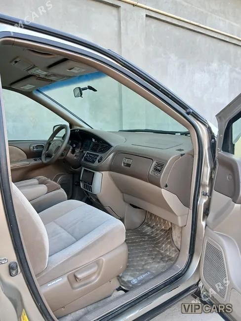 Toyota Sienna, 2002