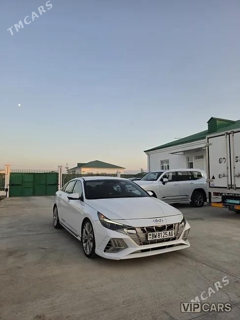Hyundai Elantra, 2023