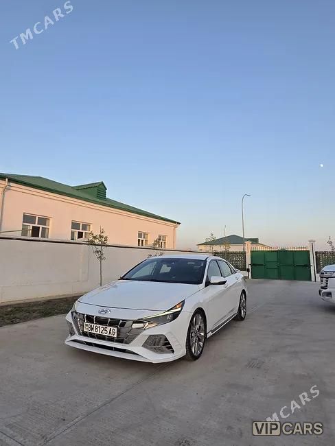Hyundai Elantra, 2023