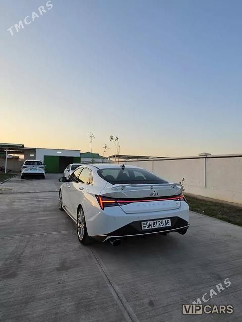 Hyundai Elantra, 2023