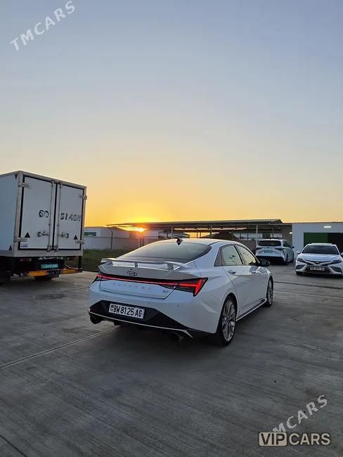 Hyundai Elantra, 2023